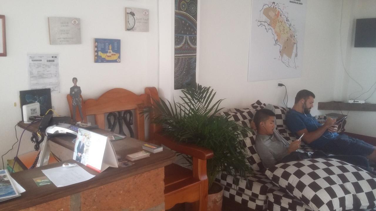 Sergeant Pepper'S Hostel Jardín Extérieur photo